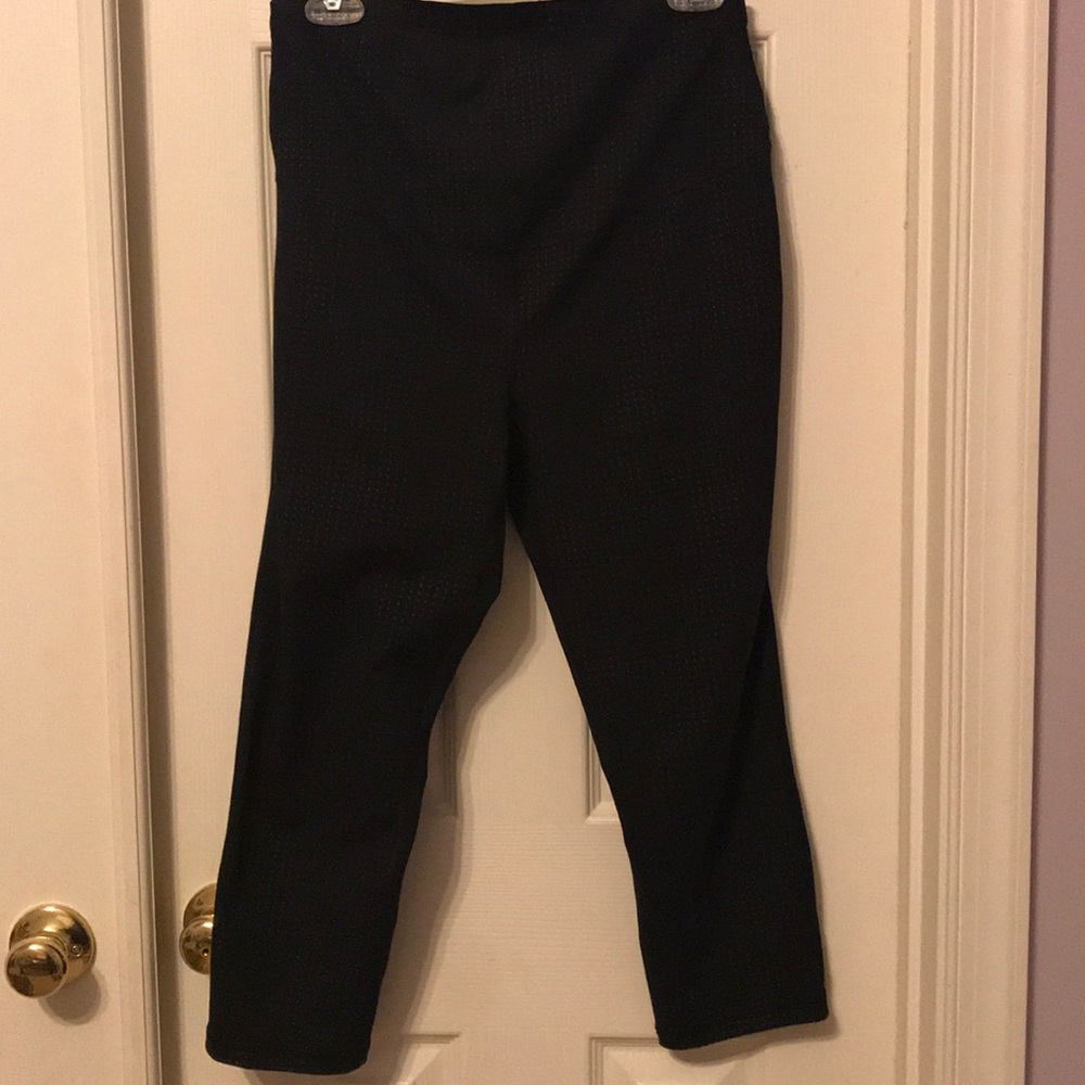 Old Navy maternity athletic capri pants
